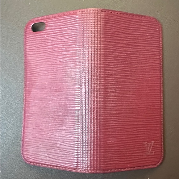 Louis Vuitton Textured deep red  Phone Case
See measurements to insure size. - Picture 8 of 11